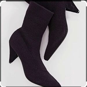 Dolce Vita Tao Sock Booties Size 10